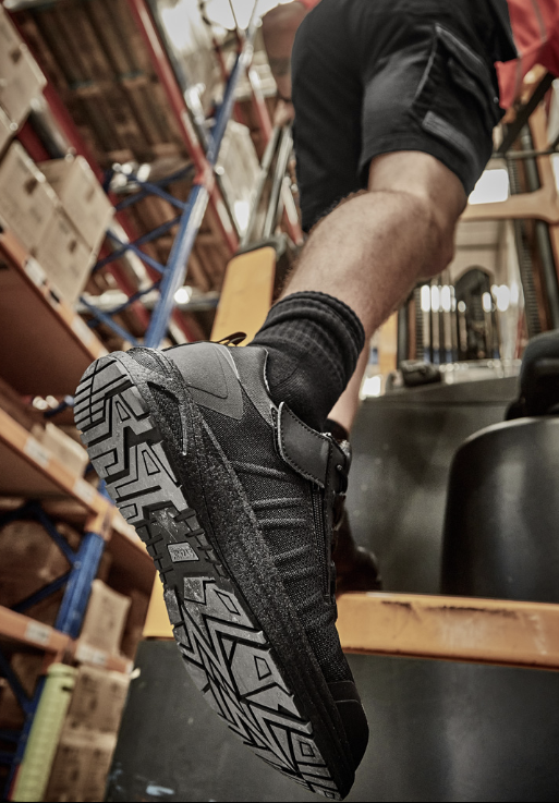 Syzmik UltraLite Lo Black Zip Safety Shoe